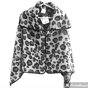 Poncho jackie leopard print collared with coconut buttons NWT ONE SIZE